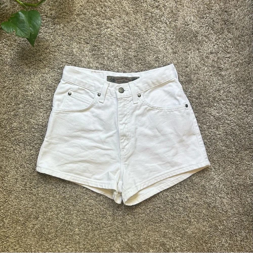 High-Waist White Denim Women’s Shorts - Picture 12 of 13